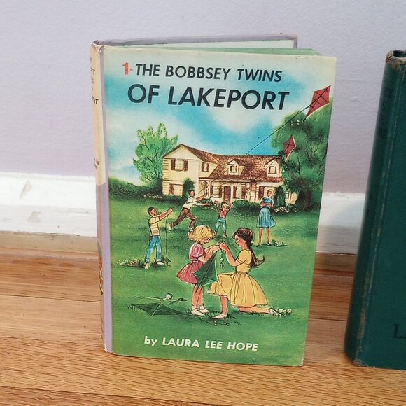 Bundle of 4 Vintage Bobbsey Twins Series books-- by Laura Lee Hope - Picture 4 of 7